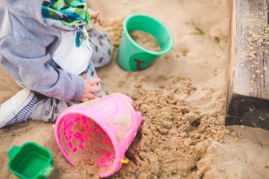 s_sand-summer-outside-playing