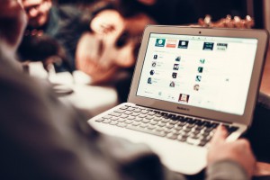 s_person-apple-laptop-notebook