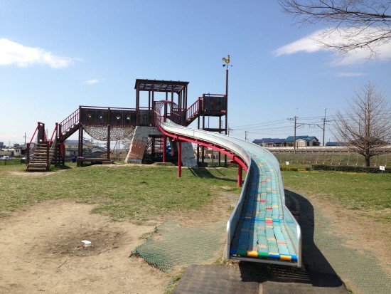 出羽公園の滑り台