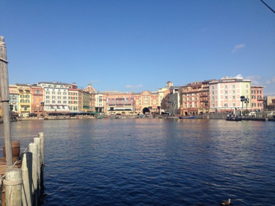 ミラコスタと湖