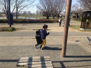 出羽公園の子供たち