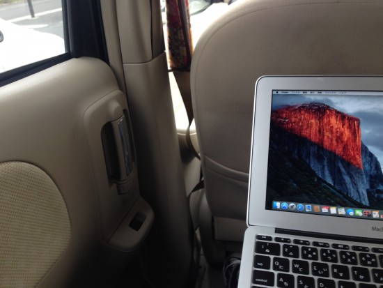 車の中でMacBook Air