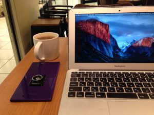 スタバでブログ更新している画像