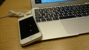 iPhoneとMacBookAir