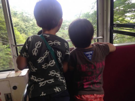 ケーブルカーの子供たち