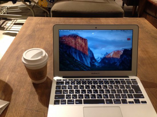 ニコアンドで作業中