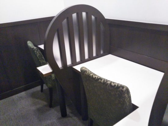 ルノアールの一人席