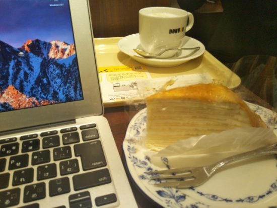 MacBookAirとおやつ