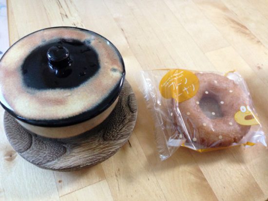 湯呑とドーナツ