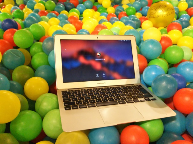 MacBookAirとボール