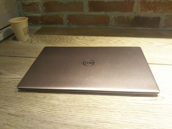 ニコアンドのテーブル