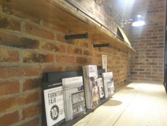 ニコアンドのテーブル