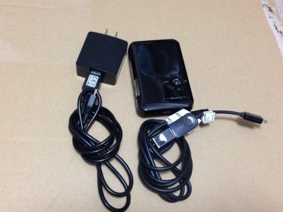 モバイルバッテリーと充電ケーブル