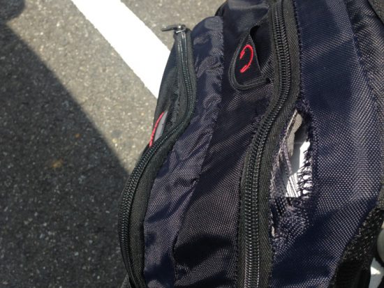 破れたリュック