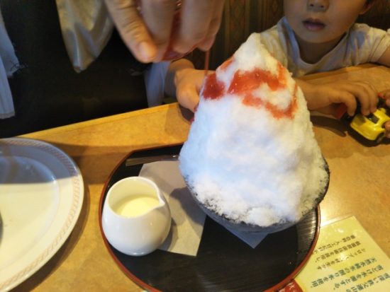 爆弾ハンバーグのかき氷