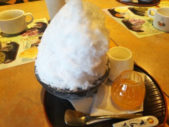 爆弾ハンバーグのかき氷