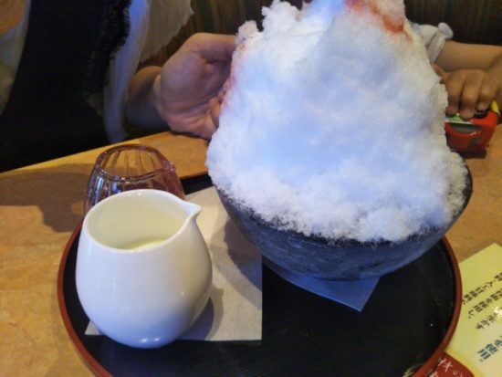 爆弾ハンバーグのかき氷