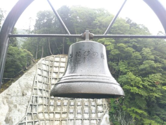縁結びの鐘