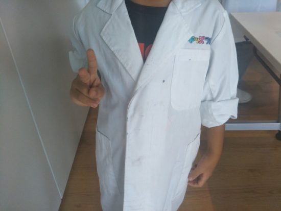 キッズラボの白衣