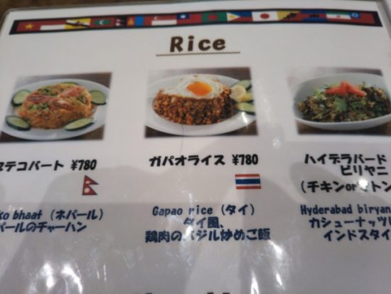 チチカカクウシ