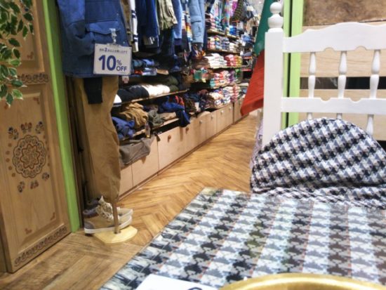 チチカカクウシ