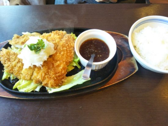 かつはな亭のチキンカツ定食