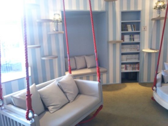 猫カフェmochaの店内