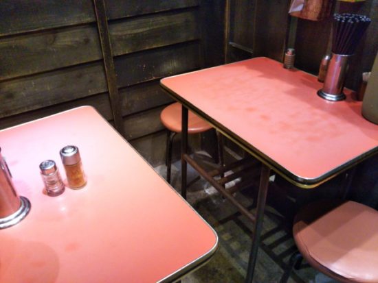 らーめんヨシベーの店内