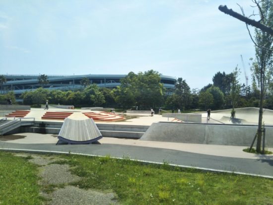 スケートボード場