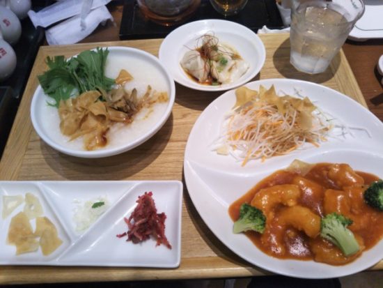 花粥のエビチリ