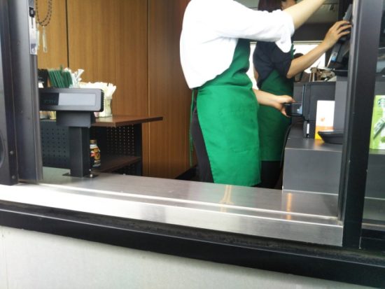 スタバのドライブスルー