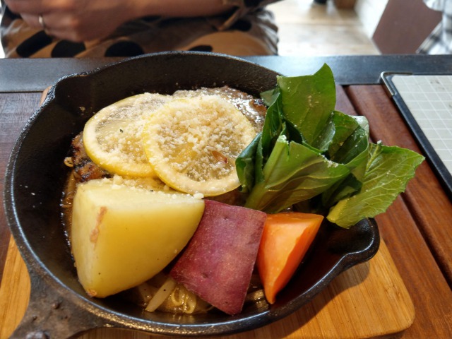 柏の葉ミートダッチハンバーグ