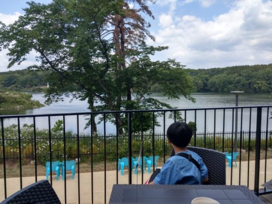 メッツァビレッジのテラス席