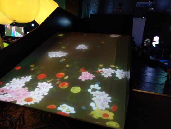 チームラボ未来の遊園地滑り台