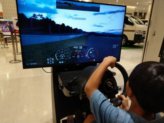 ゲームをやっている子供