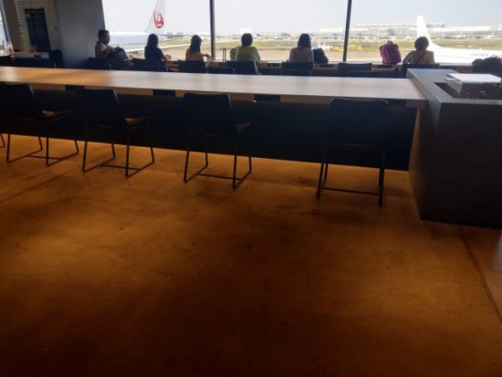 羽田空港のラウンジ