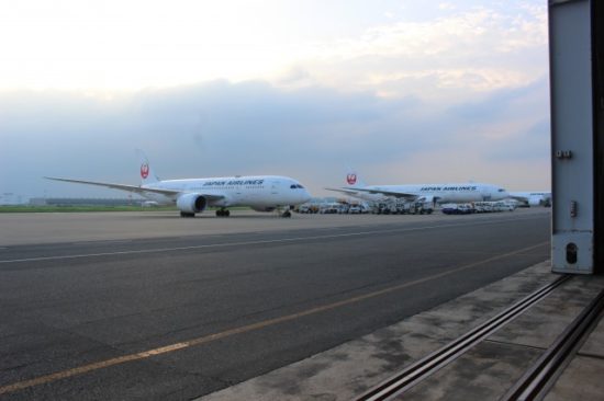 滑走路の飛行機