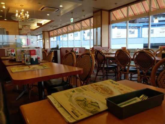 サイゼリヤの店内