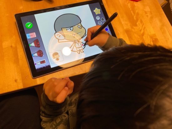 サーフェスプロで塗り絵する子供