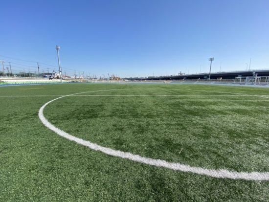 サッカーグラウンドの画像