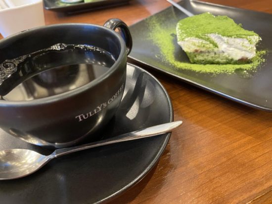 抹茶ティラミスとコーヒー