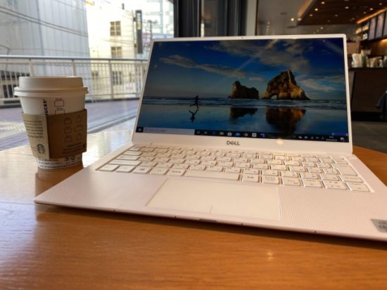 スタバでDellXPS13の画像