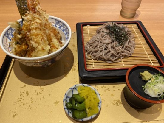 天丼とそばの画像
