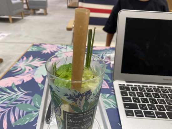 BAYFLOWcafeとMacBook Air