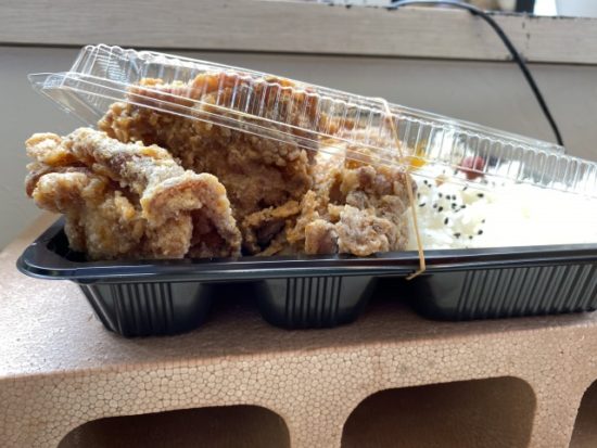 から揚げの弁当キッチンバスストップ