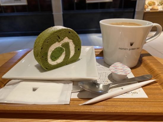 珈琲とロールケーキ