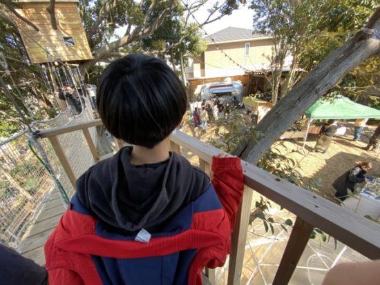 ツリーハウスの子供たち