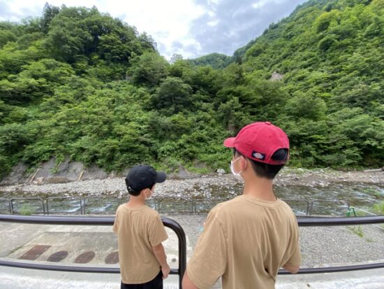 清津峡トンネルの子供