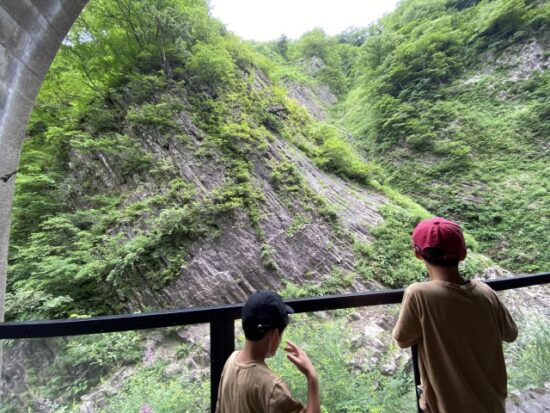 清津峡の子供たち