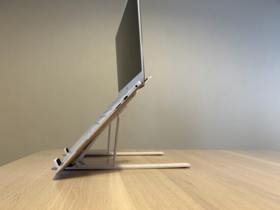 3COINSのPCスタンド